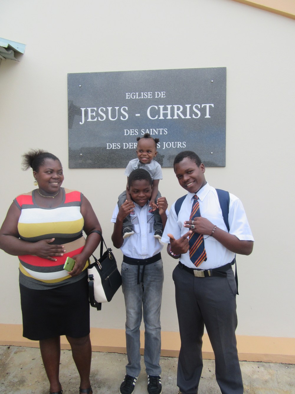 sr manitta and children they are moving to france this week